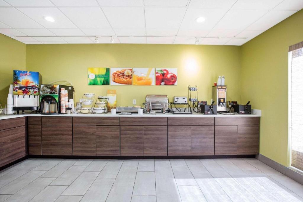 Quality Inn & Suites Arnold - St Louis Dış mekan fotoğraf