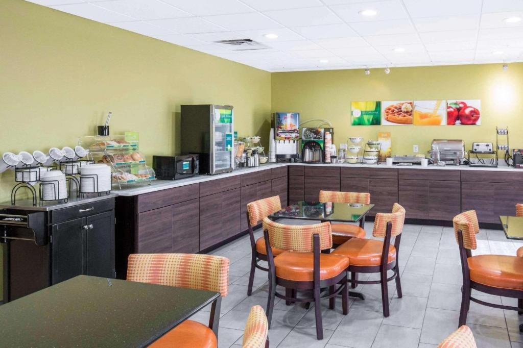 Quality Inn & Suites Arnold - St Louis Dış mekan fotoğraf