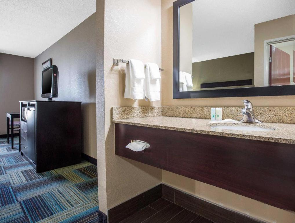 Quality Inn & Suites Arnold - St Louis Dış mekan fotoğraf