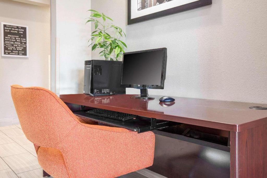 Quality Inn & Suites Arnold - St Louis Dış mekan fotoğraf