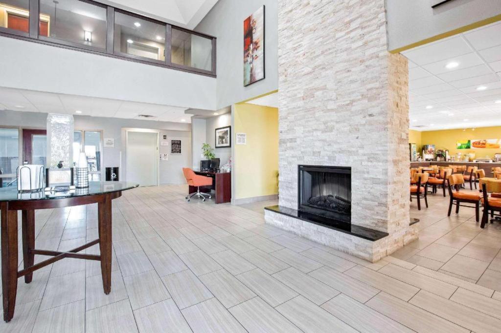 Quality Inn & Suites Arnold - St Louis Dış mekan fotoğraf